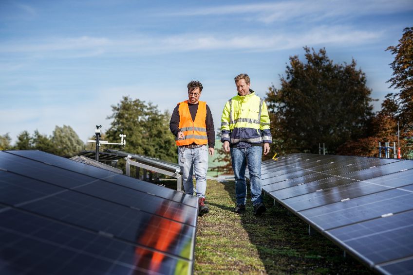 Fachkräftemangel: Hamburger Energiewerke bilden ab September selbst Solarteure aus